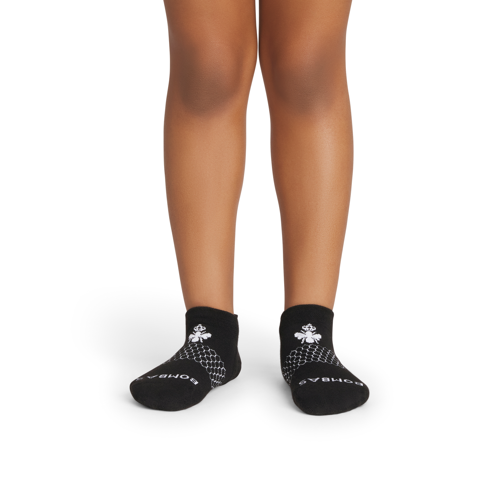 official-bombas::10335-black-youth-unisex-onmodel-2-transparent.png